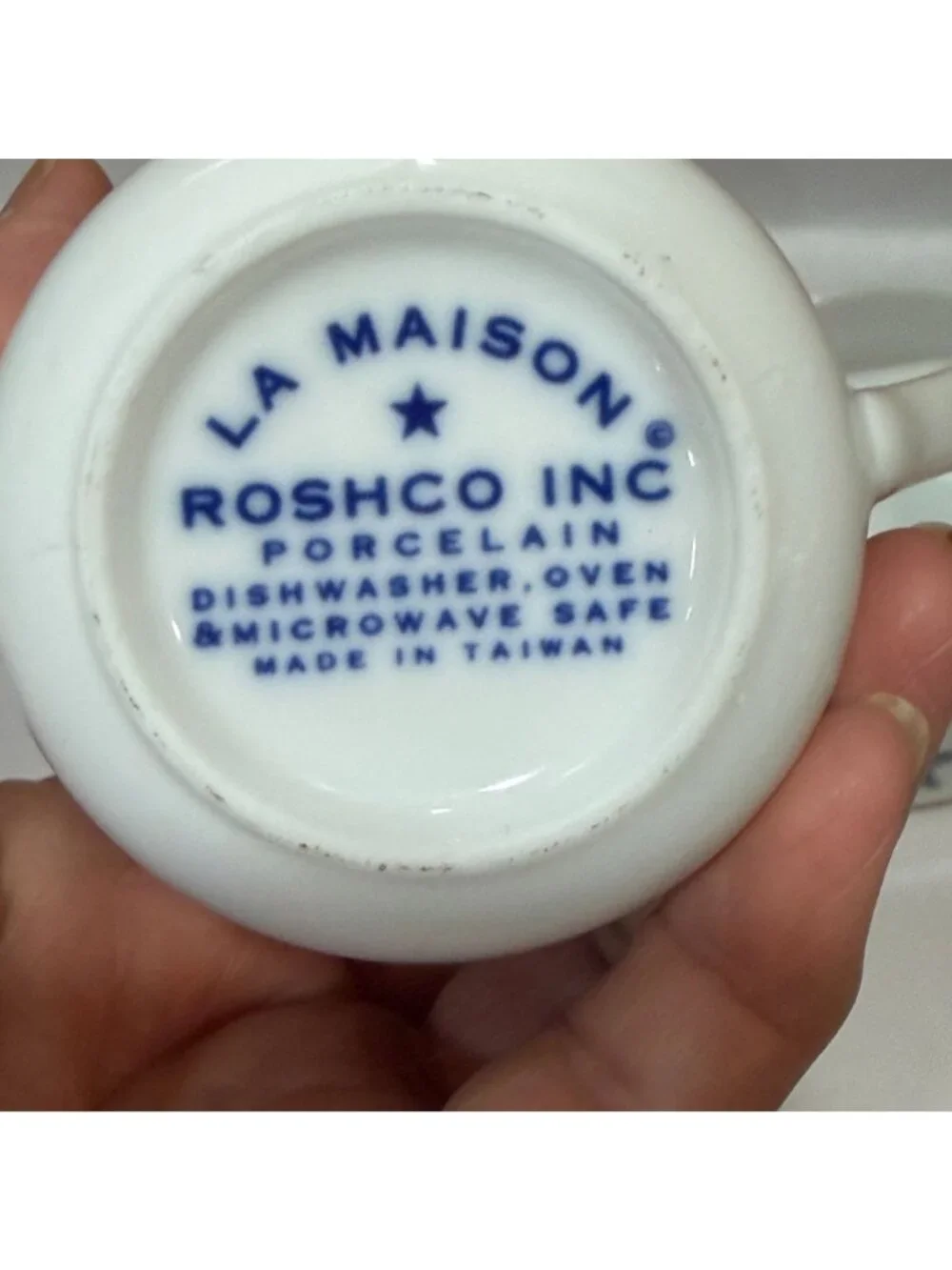 Vintage La Maison Roshco 4-Piece Set Belle et Bonne 2 Coffee 2 Demitasse Cups